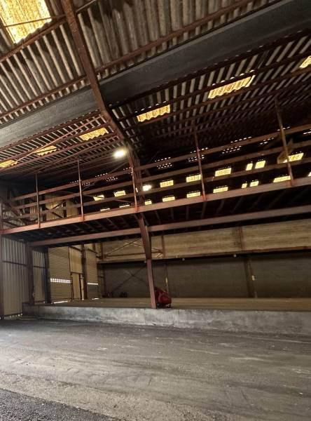 A la location entrepôt de 2503 m²  au nord est de Toulouse intramuros