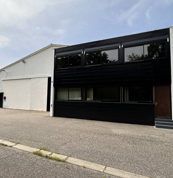 A la location entrepôt de 2503 m²  au nord est de Toulouse intramuros