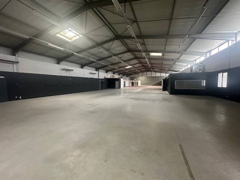 Location Entrepôt 1200 m² à Toulouse Sud-Ouest – zone industrielle de Thibaud.