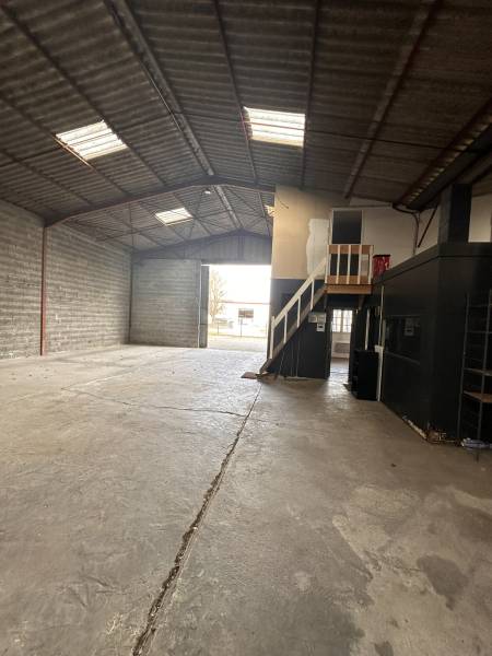 hangar 1200 m² st alban