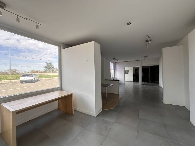A la location local d’activité commerciale de 420 m² à Pin Justaret sud ouest de Toulouse
